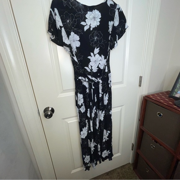 Lulu’s Wide Leg Cropped Jumpsuit Black White Floral S - Picture 9 of 17
